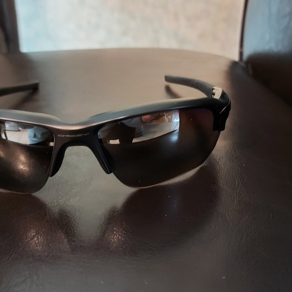 Oakley sunglasses - Picture 4 of 7